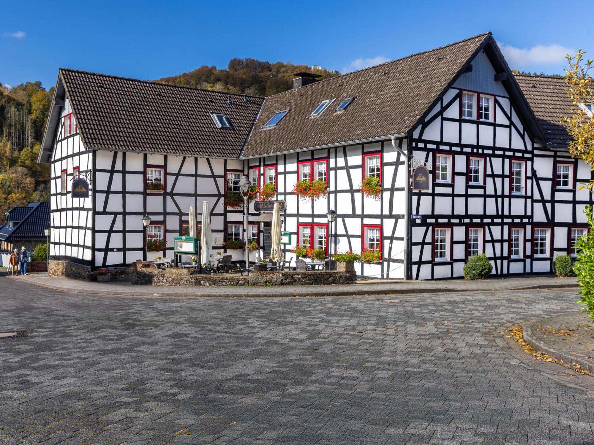 Garni Hotel Im Fachwerkhof ซิมเมอร์อาท ภายนอก รูปภาพ